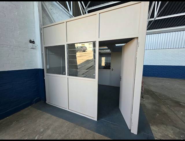 370M² WAREHOUSE TO LET IN OOS EINDE